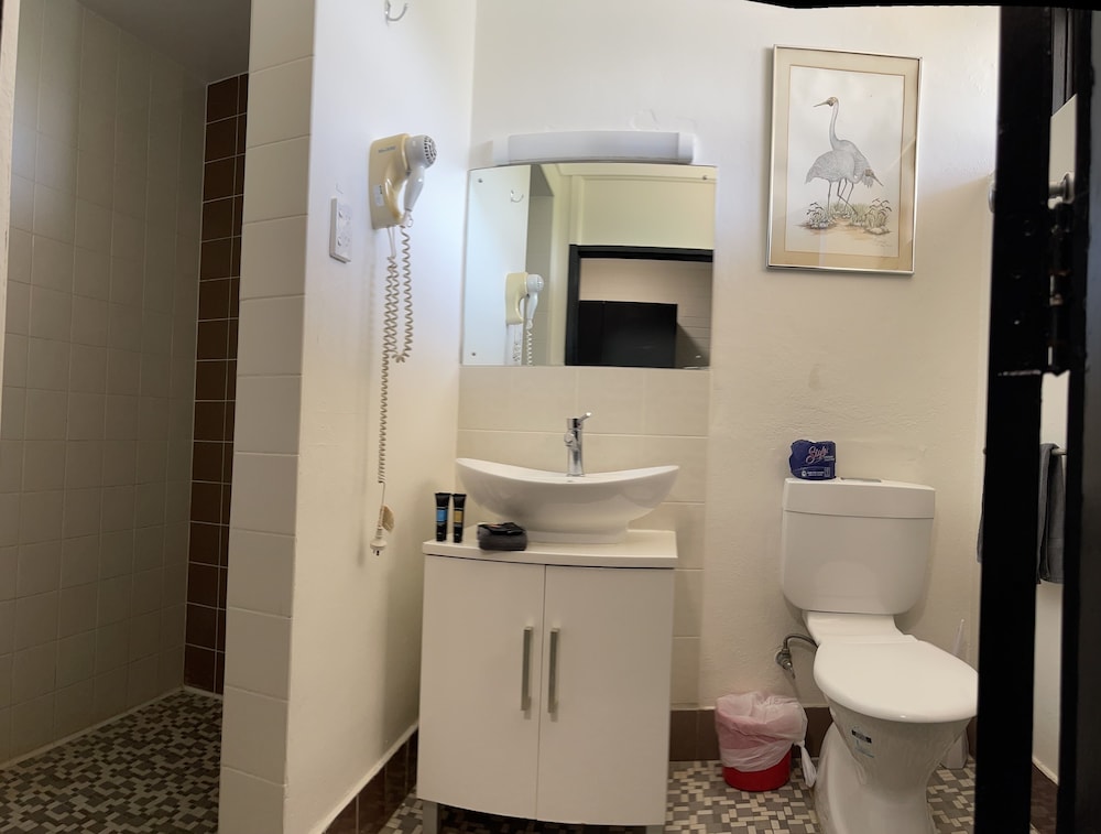 Queen Room photo 2