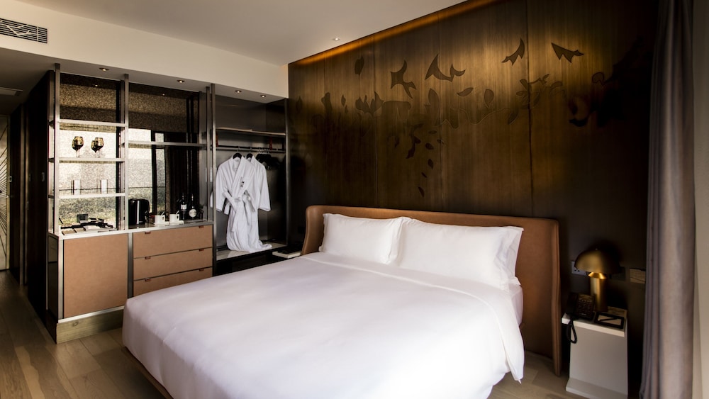 Premium Cotai Balcony King Room photo 3