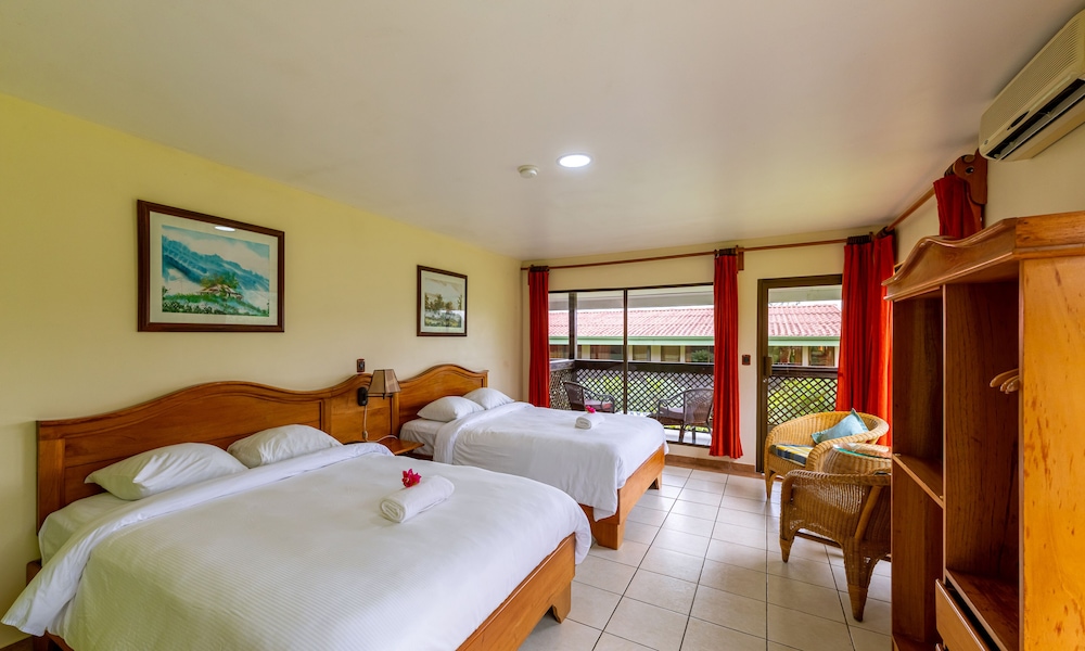 Superior Room, 2 Queen Beds - Photo 4