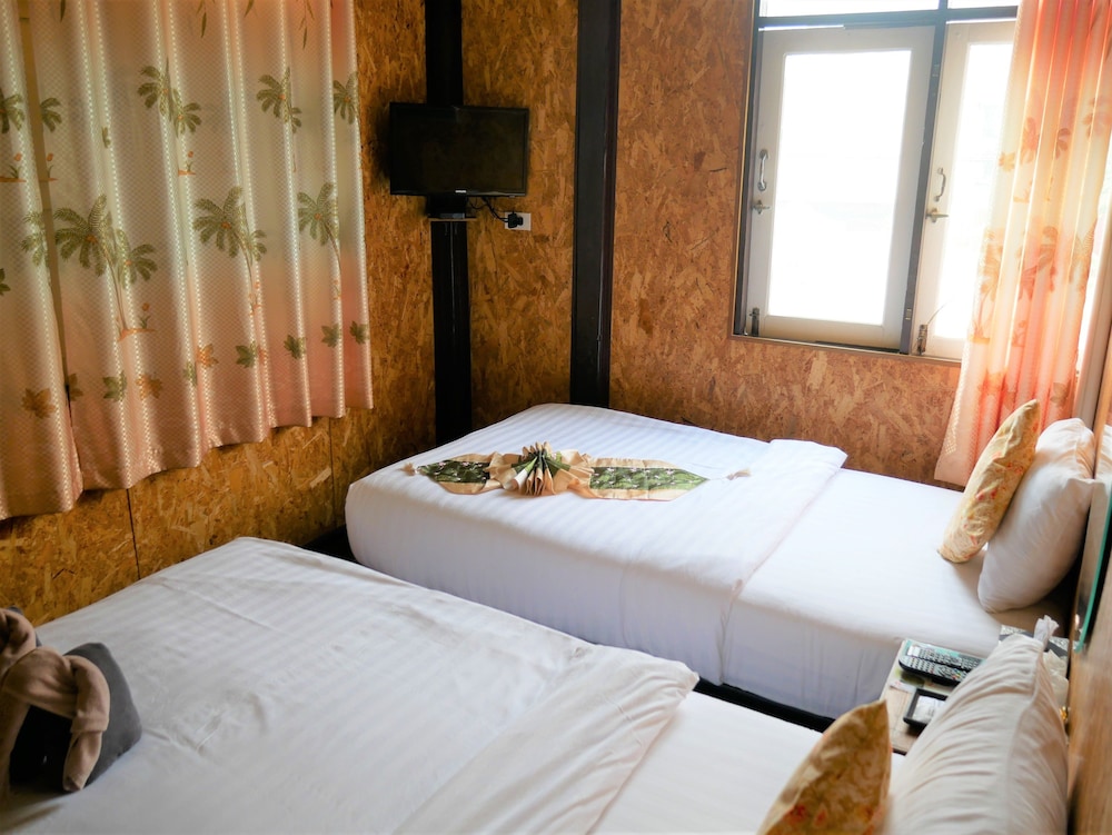 Twin Room with Shared Bathroom photo 3