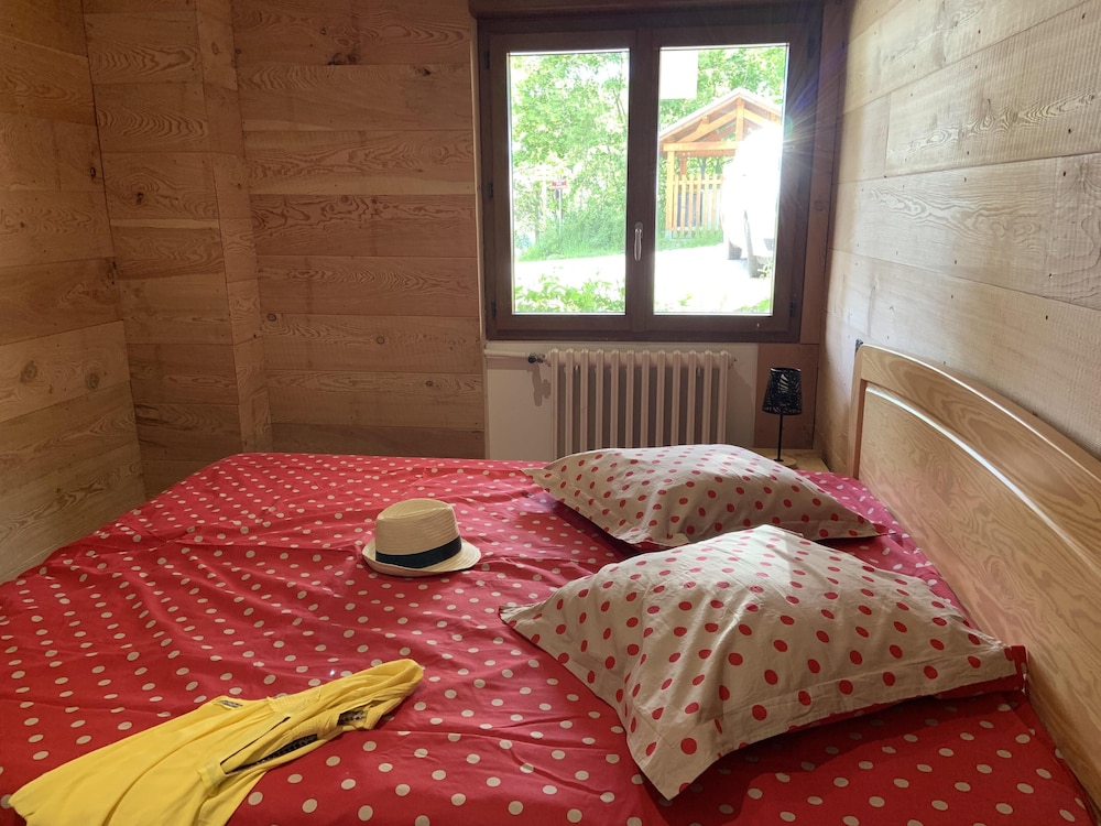 Comfort Cottage, Ensuite, Mountain View (Gîte Costillon)