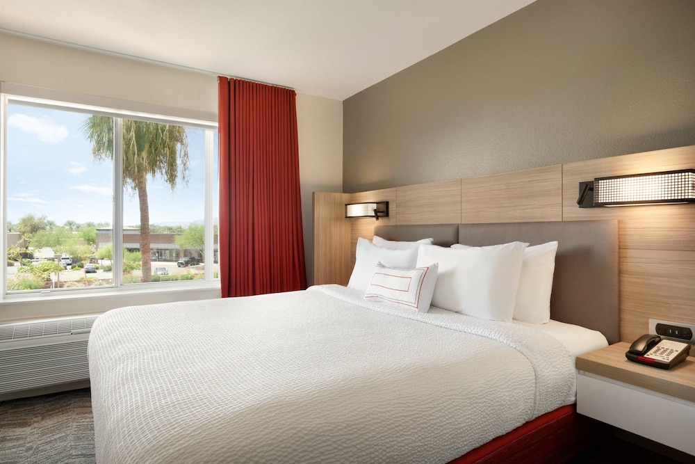 Suite, 1 King Bed - Photo 3