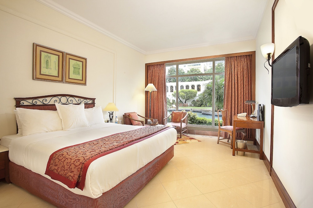 Standard Room, 1 King Bed, Garden View (Corporate Room Double)