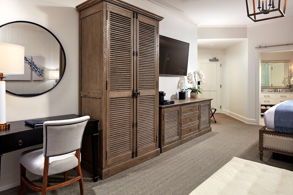 Premium Room, 1 King Bed, Balcony, Oceanfront - Photo 2