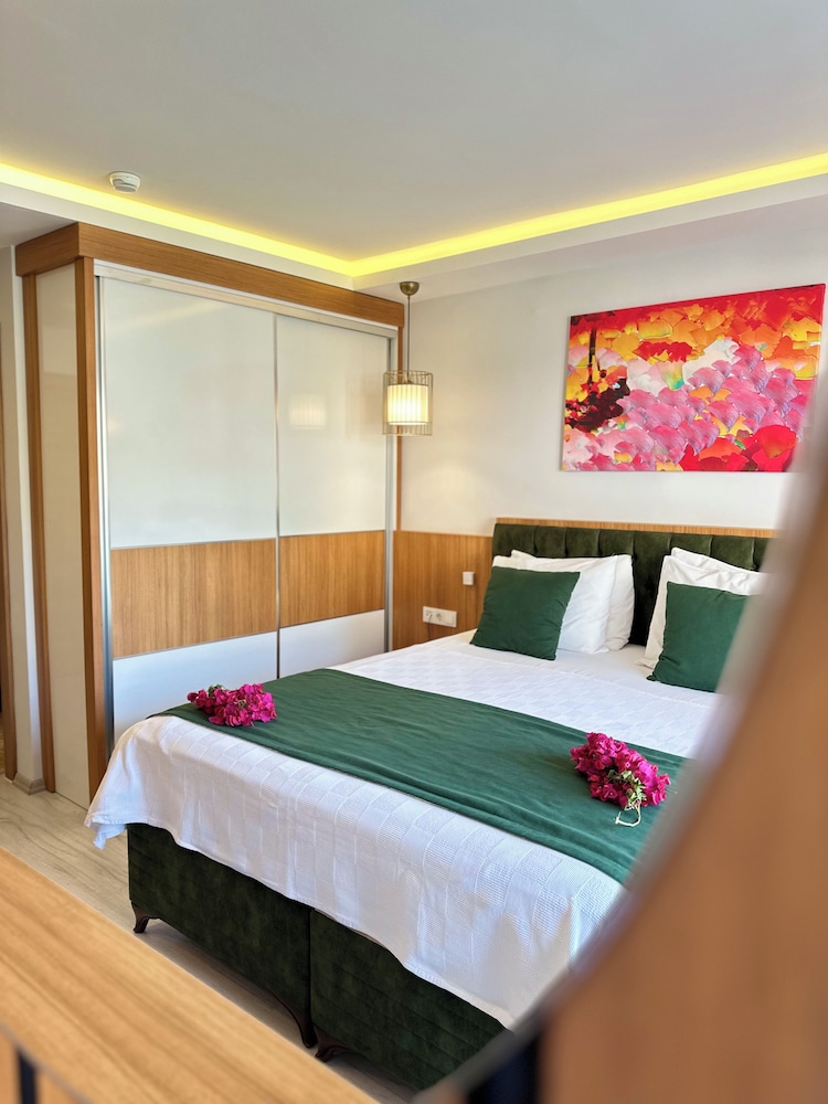 Standard Double Room, Partial Sea View - Photo 5