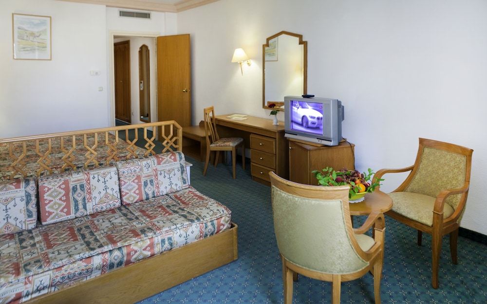 Quadruple Room (4 adults) - Photo 1
