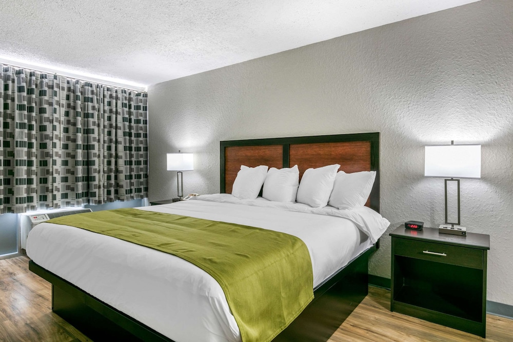 Room, 1 King Bed, Accessible, Non Smoking - Photo 2