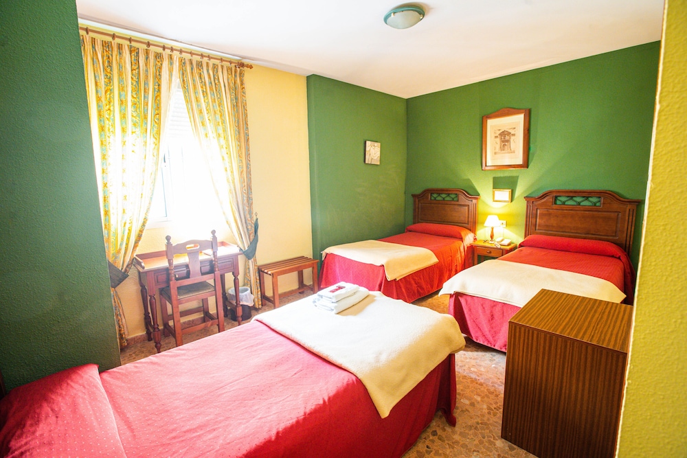 Classic Triple Room - Photo 1