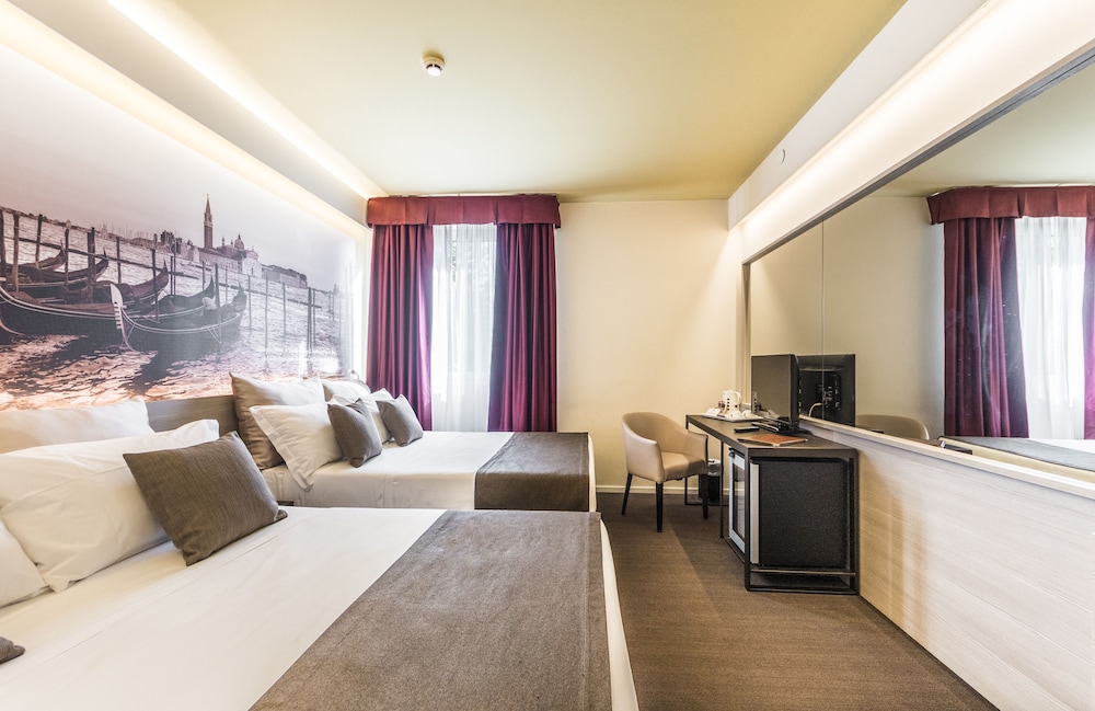 Superior Quadruple Room - Photo 2