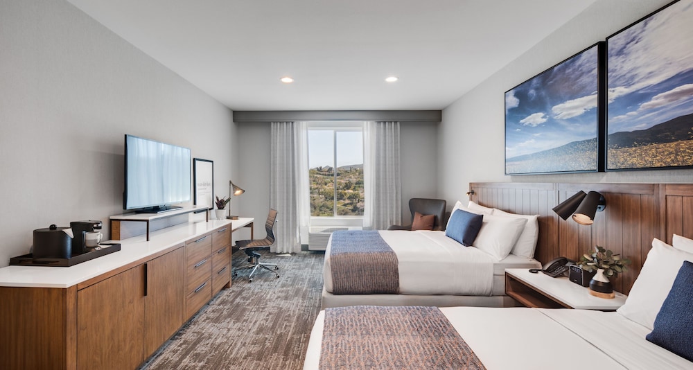 Deluxe Double Room, 2 Queen Beds - Photo 8