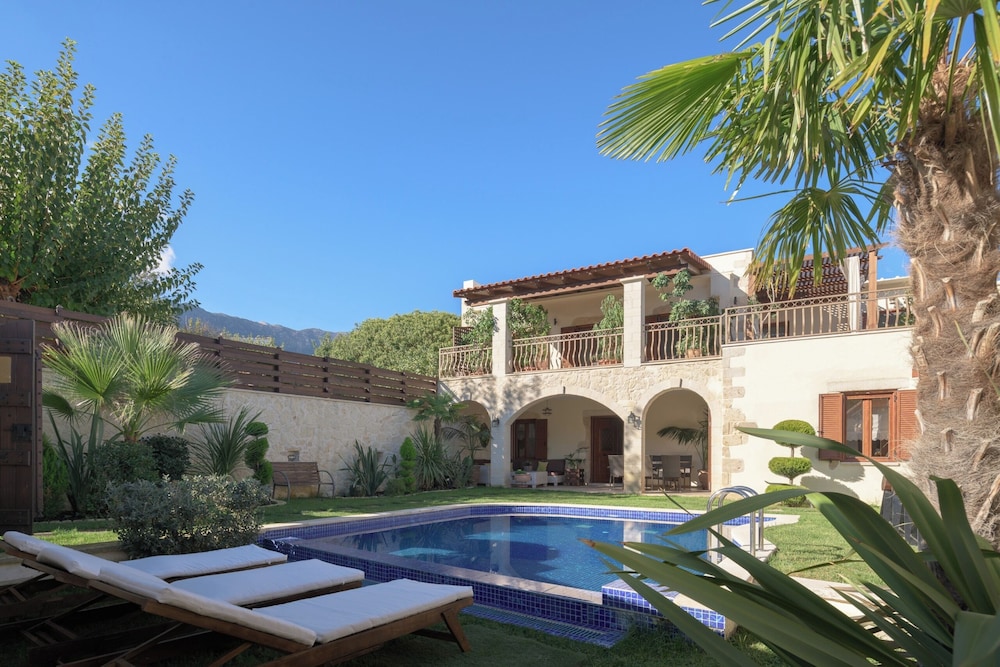 Luxury Villa, 4 Bedrooms, Private Pool, Courtyard View