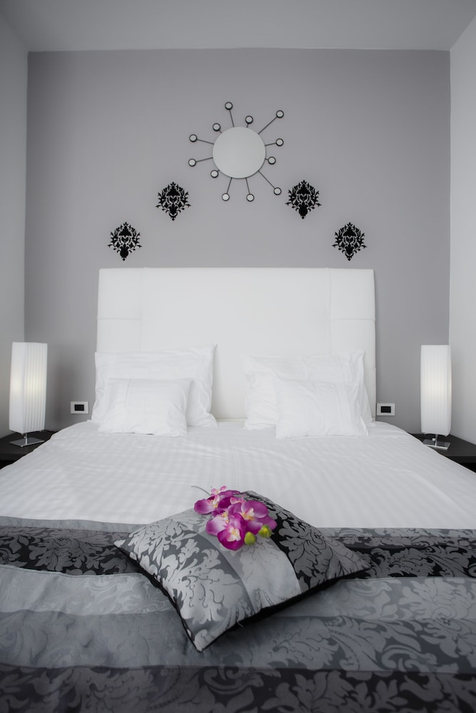 Luxury Suite, Partial Sea View photo 2