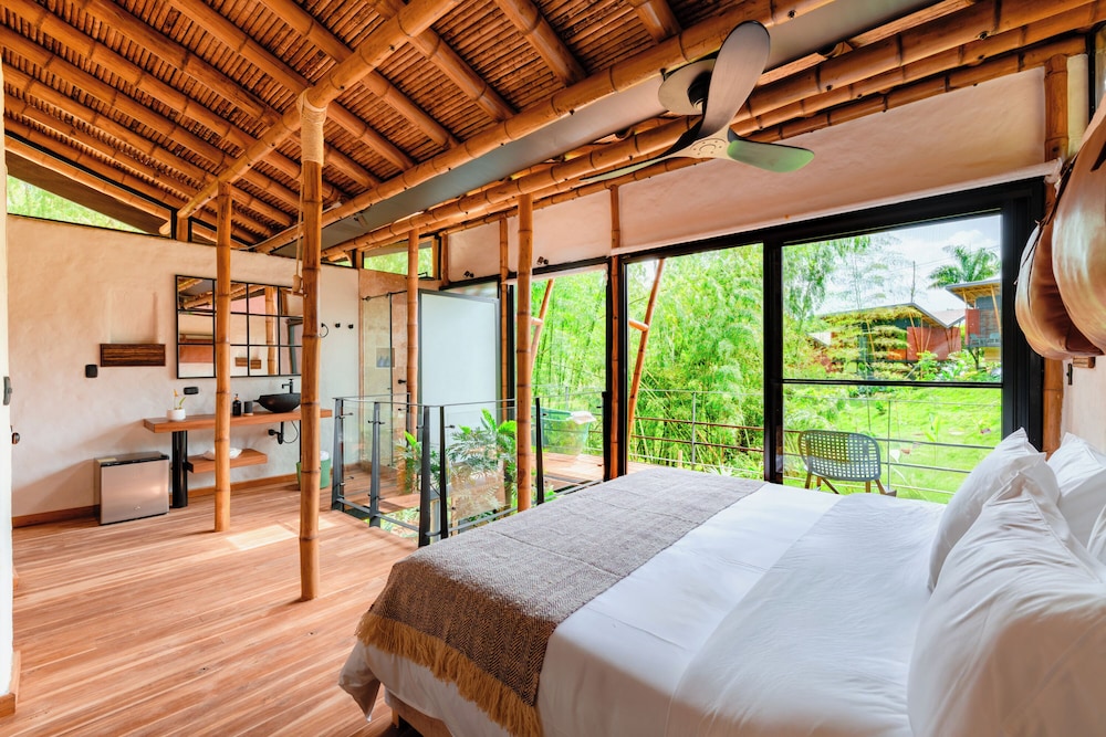 Premium Cabin, Hot Tub, Garden View