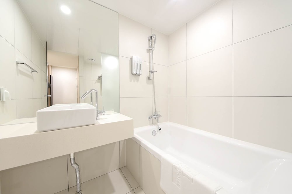 Deluxe Twin Room, Multiple Beds, Hot Tub photo 3