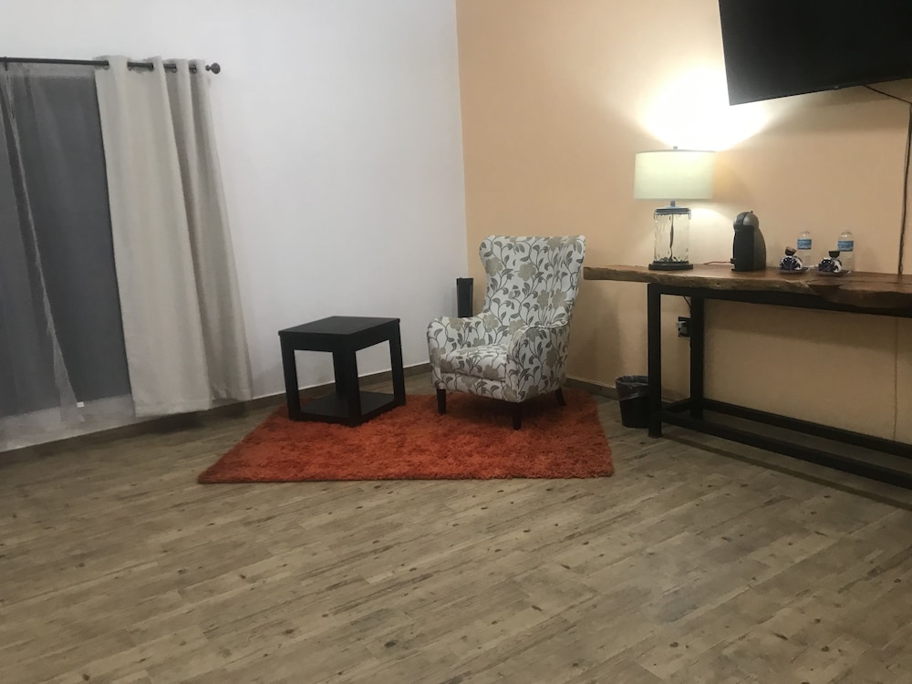 Family Quadruple Room, 2 Queen Beds, Non Smoking photo 3
