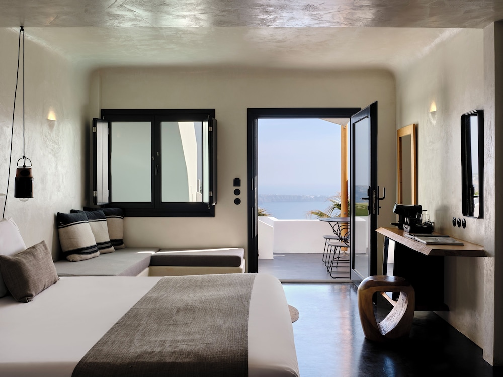 Superior Room with Caldera View & Outdoor Hot Tub - Photo 3