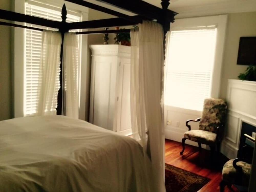 Comfort Suite, 1 Queen Bed, Jetted Tub, Corner