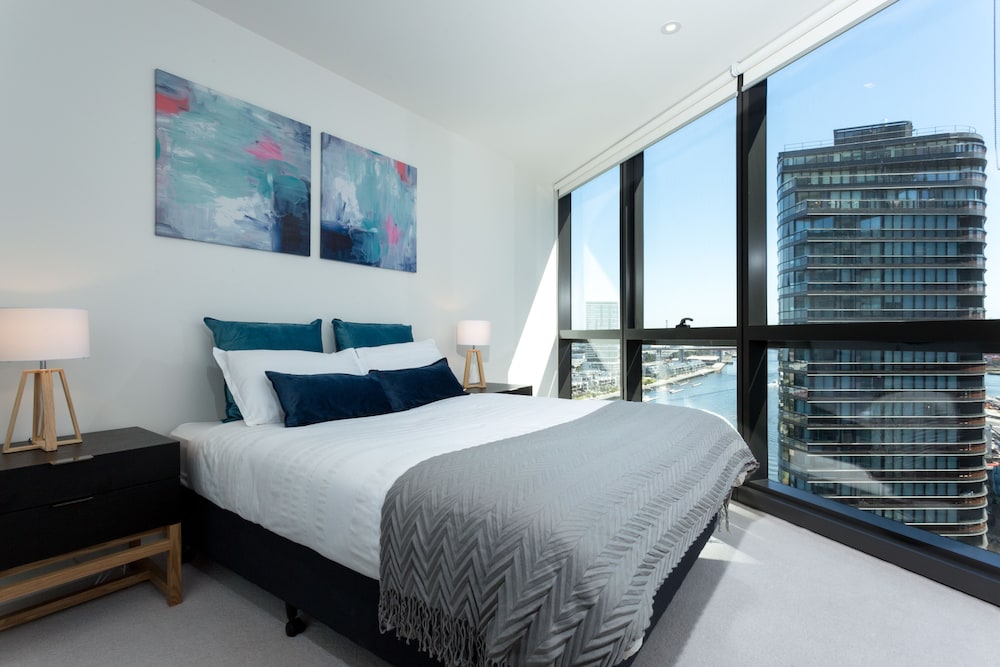 Deluxe One Bedroom Apartment - City View photo 1