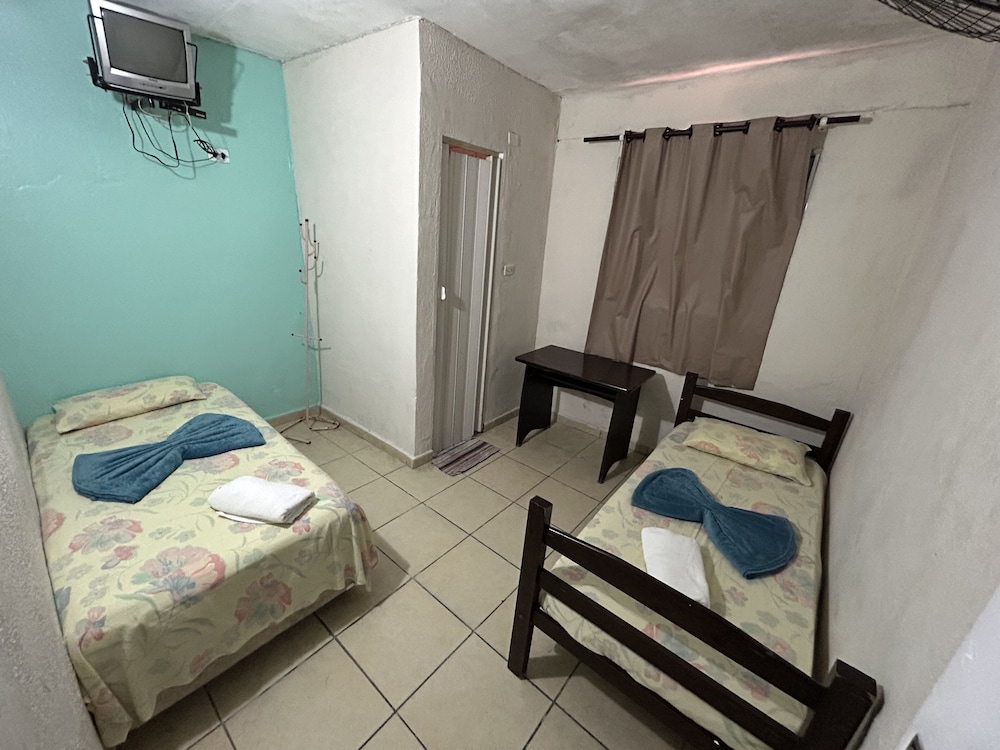 Economy Twin Room, 2 Twin Beds photo 2
