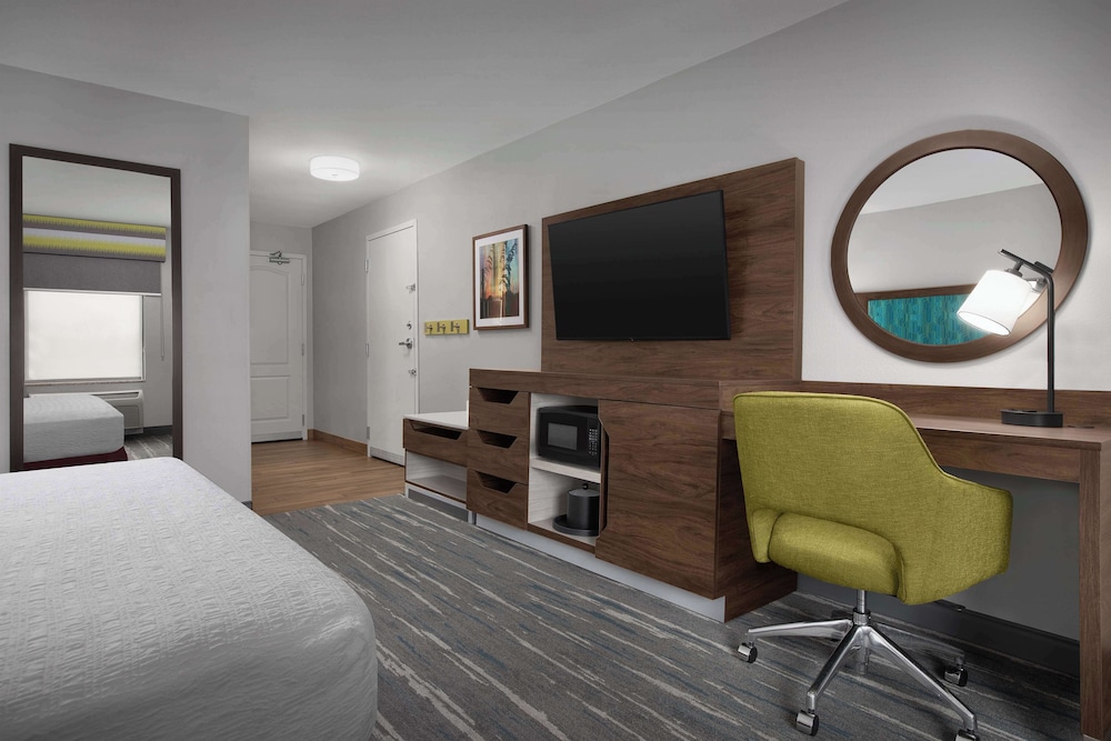 Room, 1 King Bed, Accessible - Photo 3