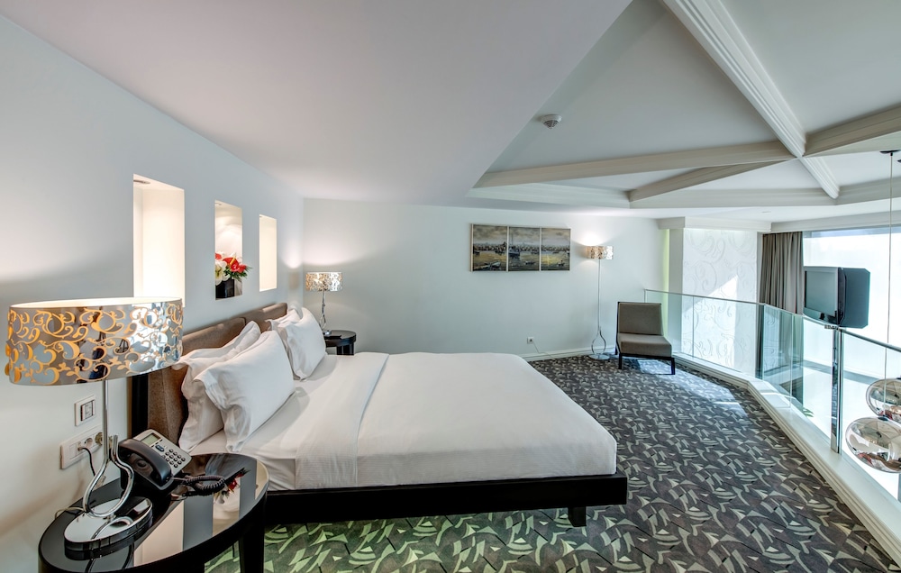 Duplex Grand Suite with Balcony