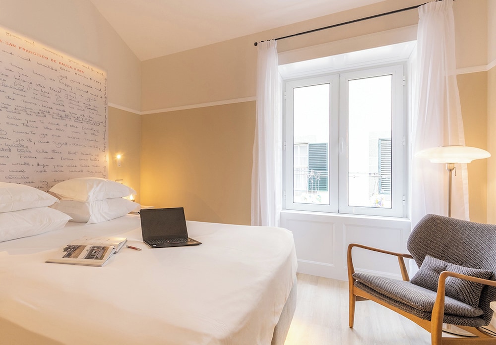 Superior Double or Twin Room, City View - Photo 2