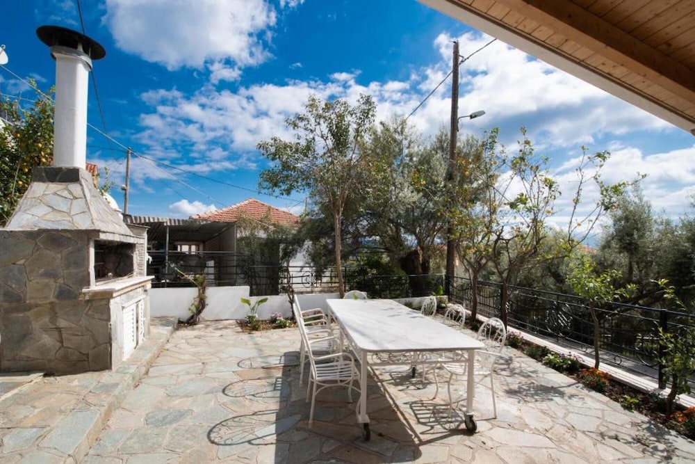 House, Smoking photo 2