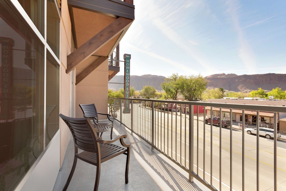 Studio, 1 King Bed, Balcony (Main Street)