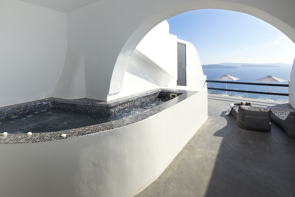 Deluxe Suite, Hot Tub - Photo 21