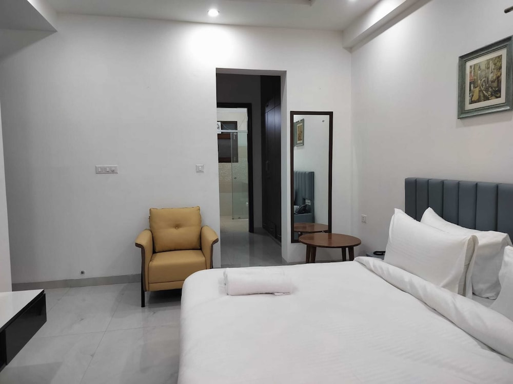 Deluxe Room - Photo 7