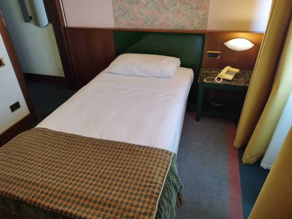 Single Room photo 1