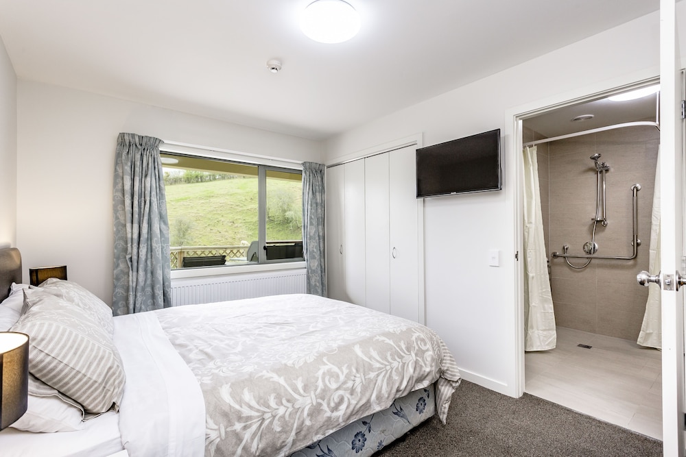 Deluxe Room, 1 Bedroom, Accessible, Hill View photo 1