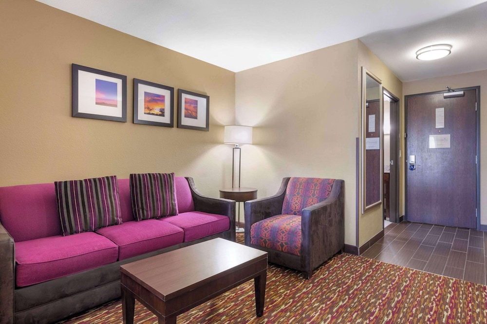 Junior Suite, 1 King Bed with Sofa bed, Non Smoking photo 2