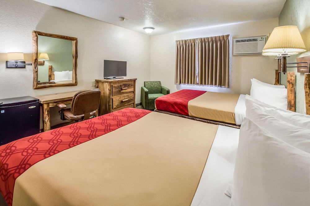 Standard Room, 2 Queen Beds, Non Smoking - Photo 3