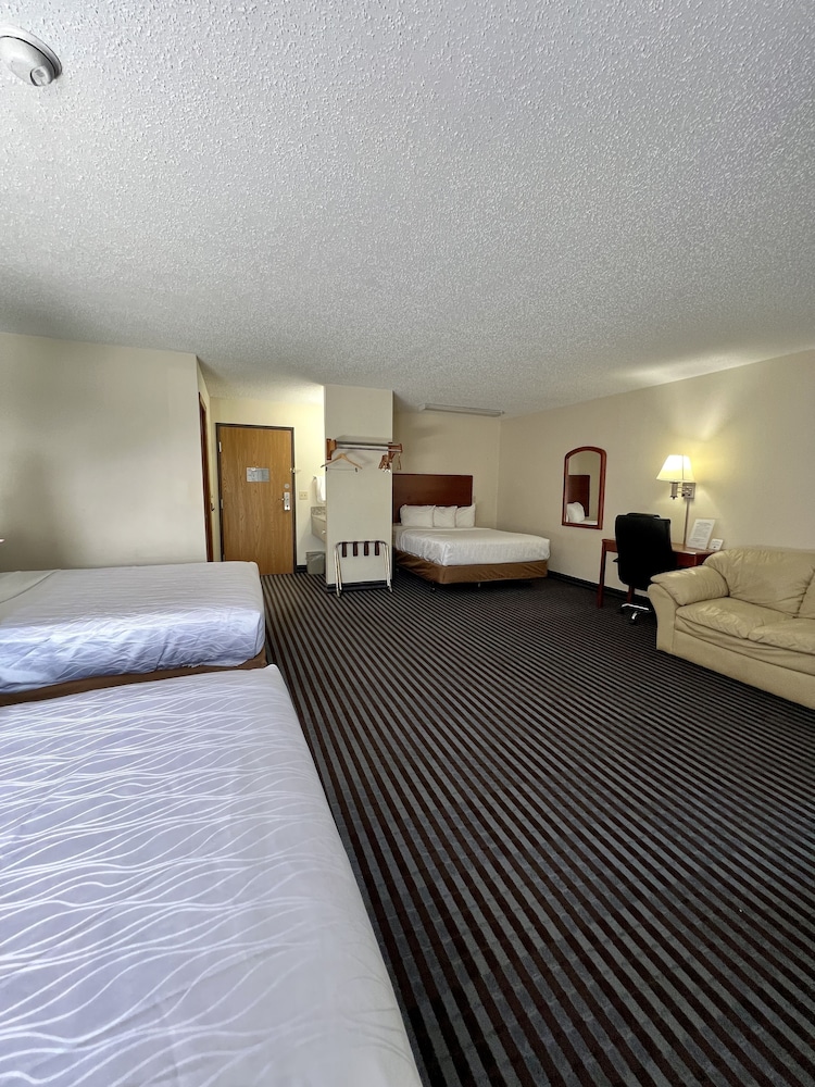 Suite, Multiple Beds, Non Smoking photo 1
