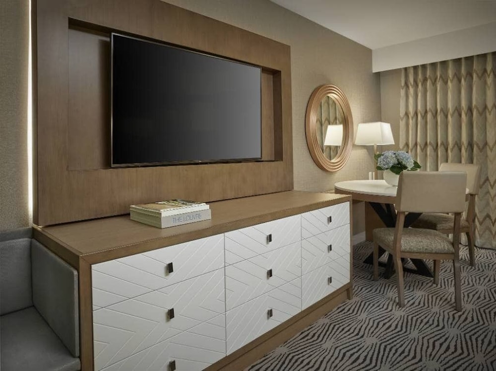 Deluxe Room, 2 Queen Beds, Mountain View - Photo 2