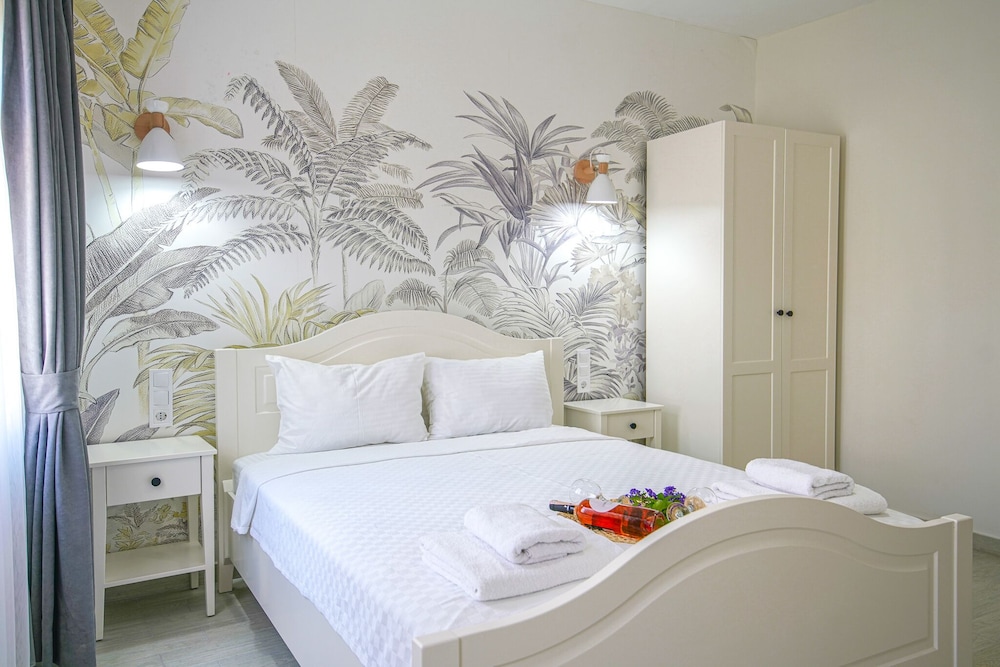 Superior Room, 1 Queen Bed photo 3