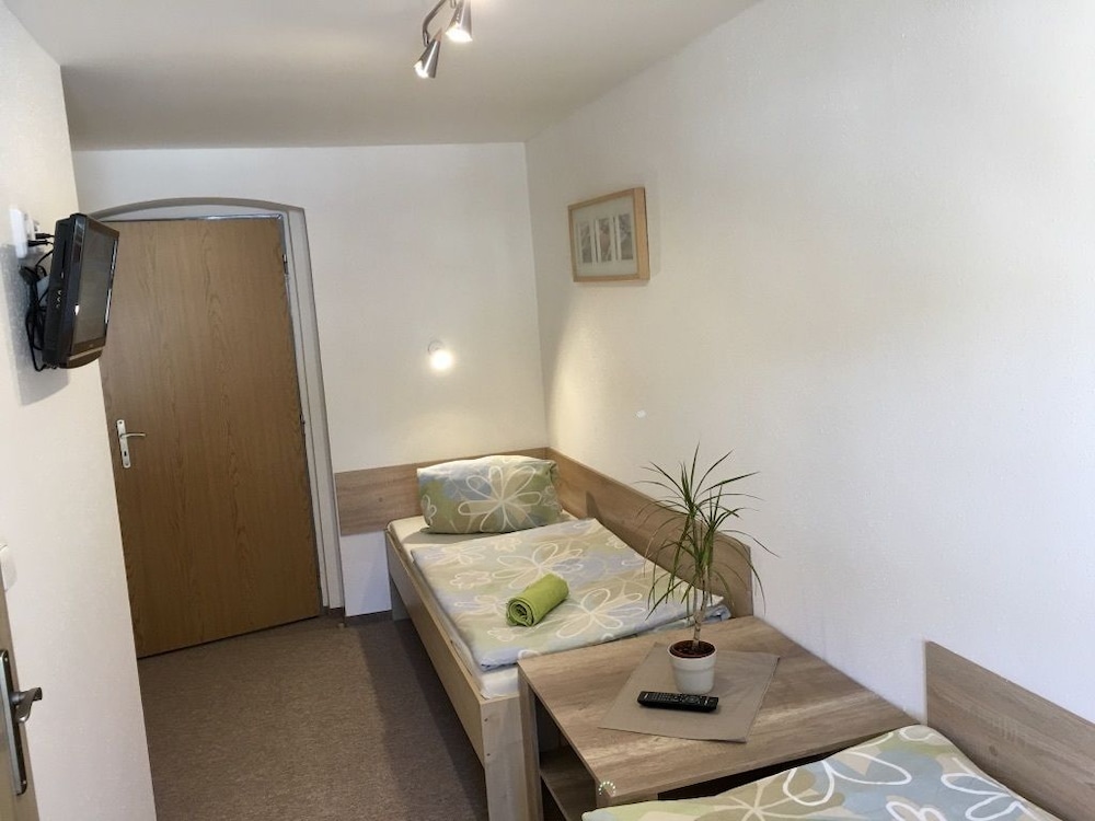Basic Room (Room 6, Private Bathroom) photo 2