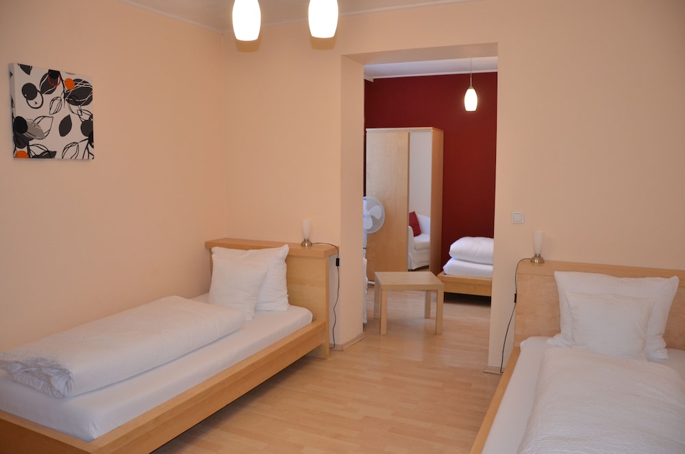 Twin Room - Photo 2