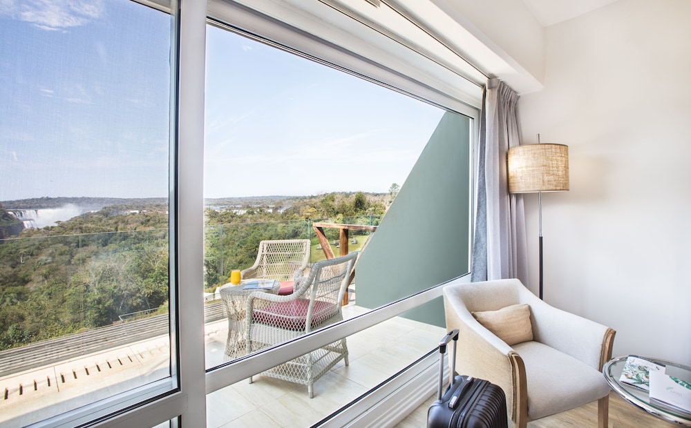 Room, 1 King Bed (Red Level, Waterfall View, 3 adults)
