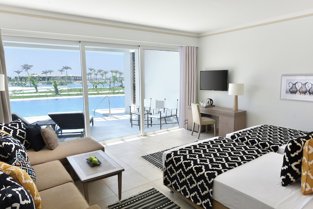 Deluxe Room (Queen Or Twin Beds, Swim Up) - Photo 4