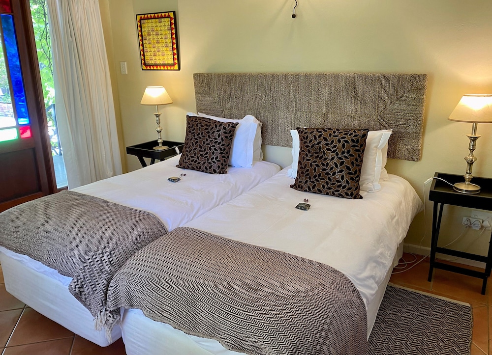 Standard Twin Room, Garden View (4)