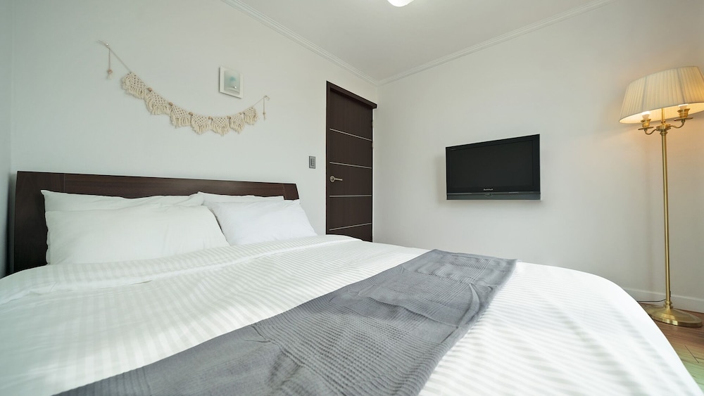 Room (203 Love) photo 2