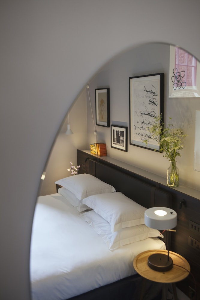Double Room (Room type located in all floors) photo 2