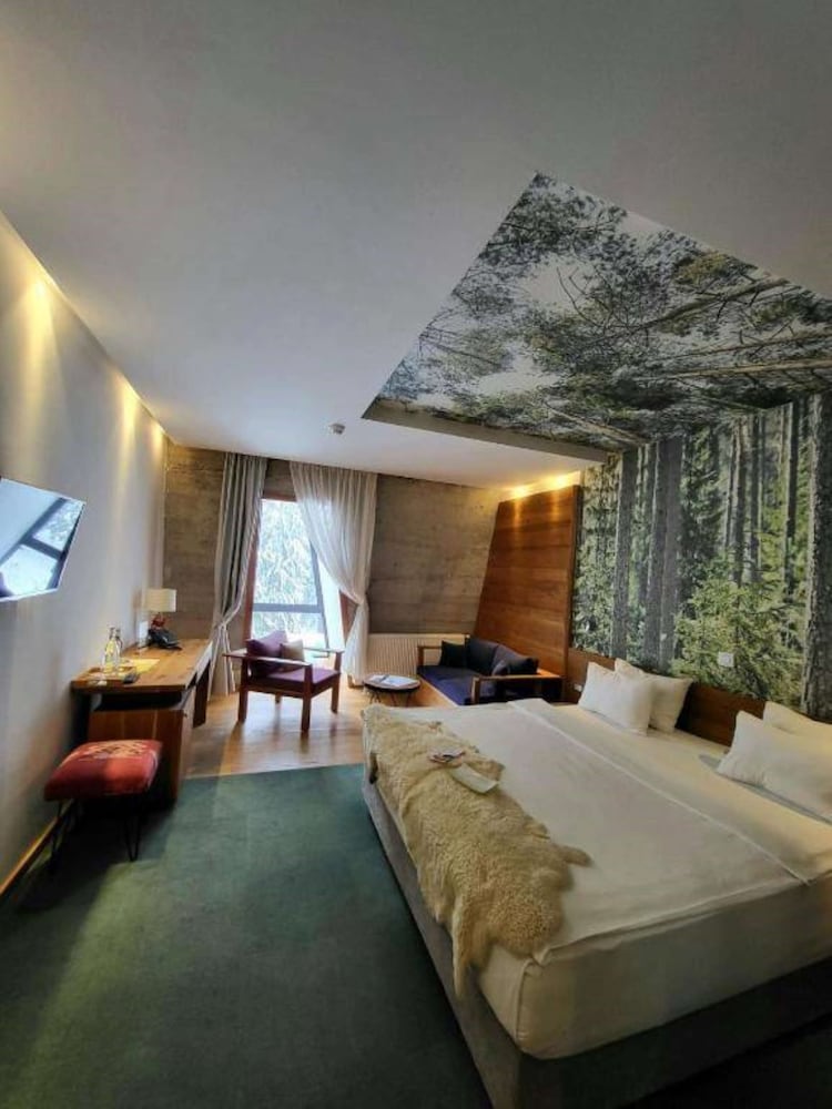 Standard Room, 1 Queen Bed, Non Smoking, Balcony photo 1