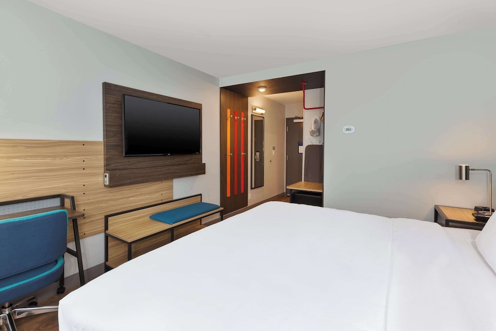 Room, 1 King Bed, Accessible (Hearing) - Photo 1
