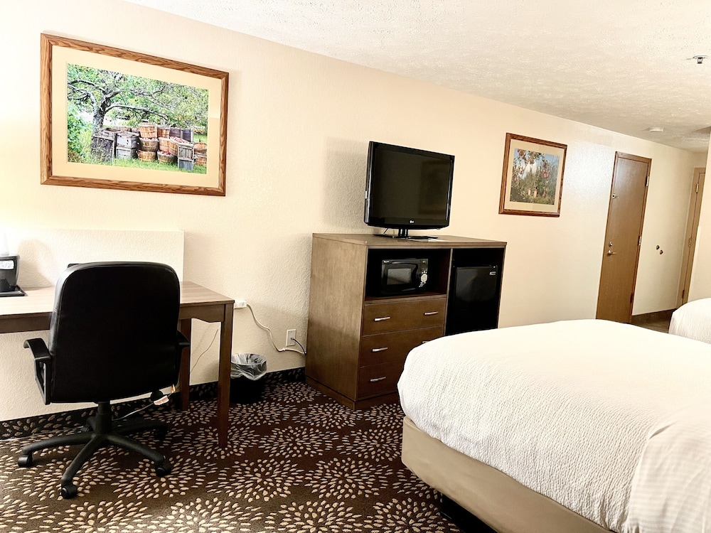 Standard Room, 2 Queen Beds, Non Smoking - Photo 5