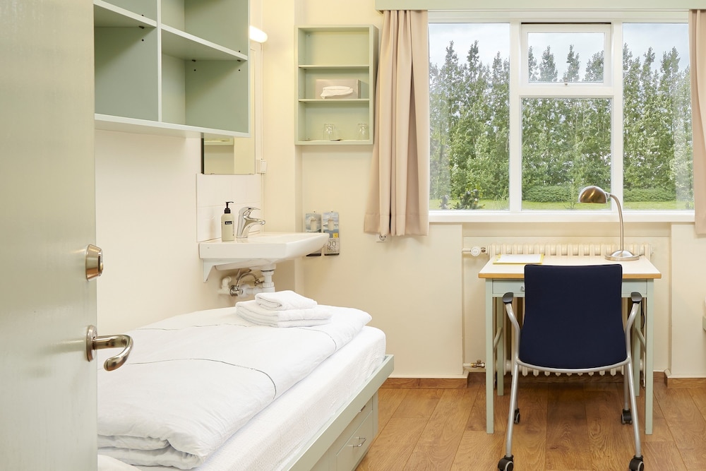 Single Room, Private Bathroom