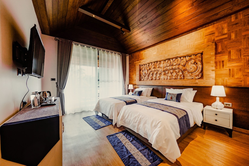 Deluxe Twin Room, Balcony (Wooden Ceiling - Air purifiers) photo 3