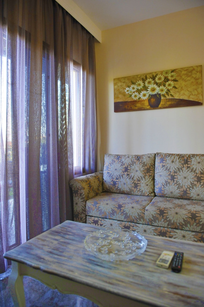Apartment, 2 Bedrooms - Photo 5